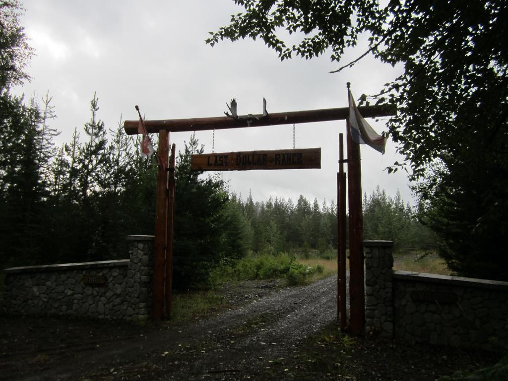 Ldr Lodge - Last Dollar Ranch Smithers Exterior foto