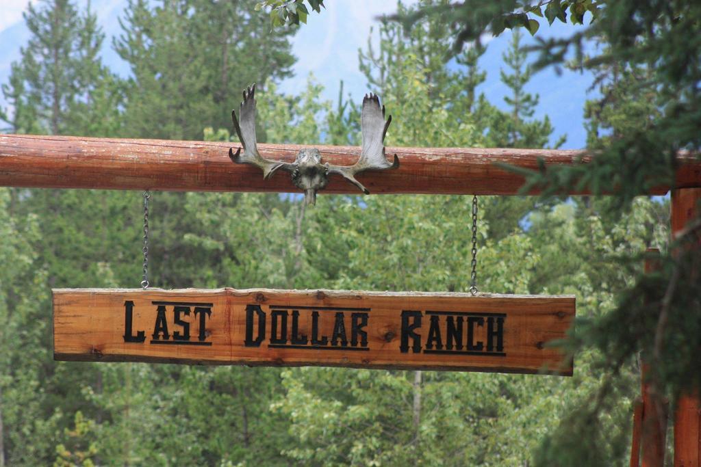 Ldr Lodge - Last Dollar Ranch Smithers Exterior foto